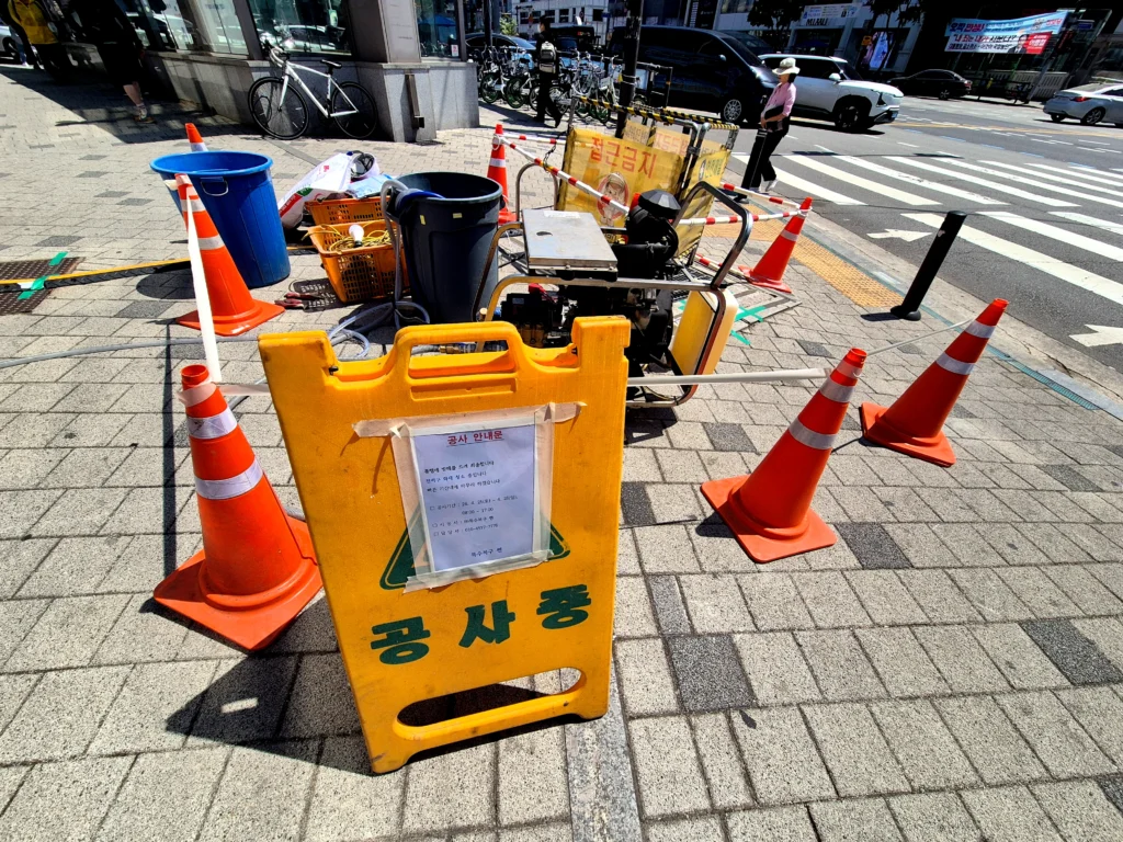 서울 성북구 동선동 전력구 작업준비 모습입니다